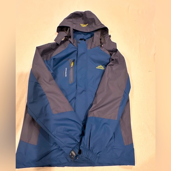 Water proof jacket - Picture 1 of 3